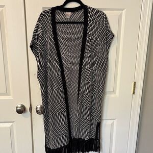 Chico's Black and White Geometric Cape